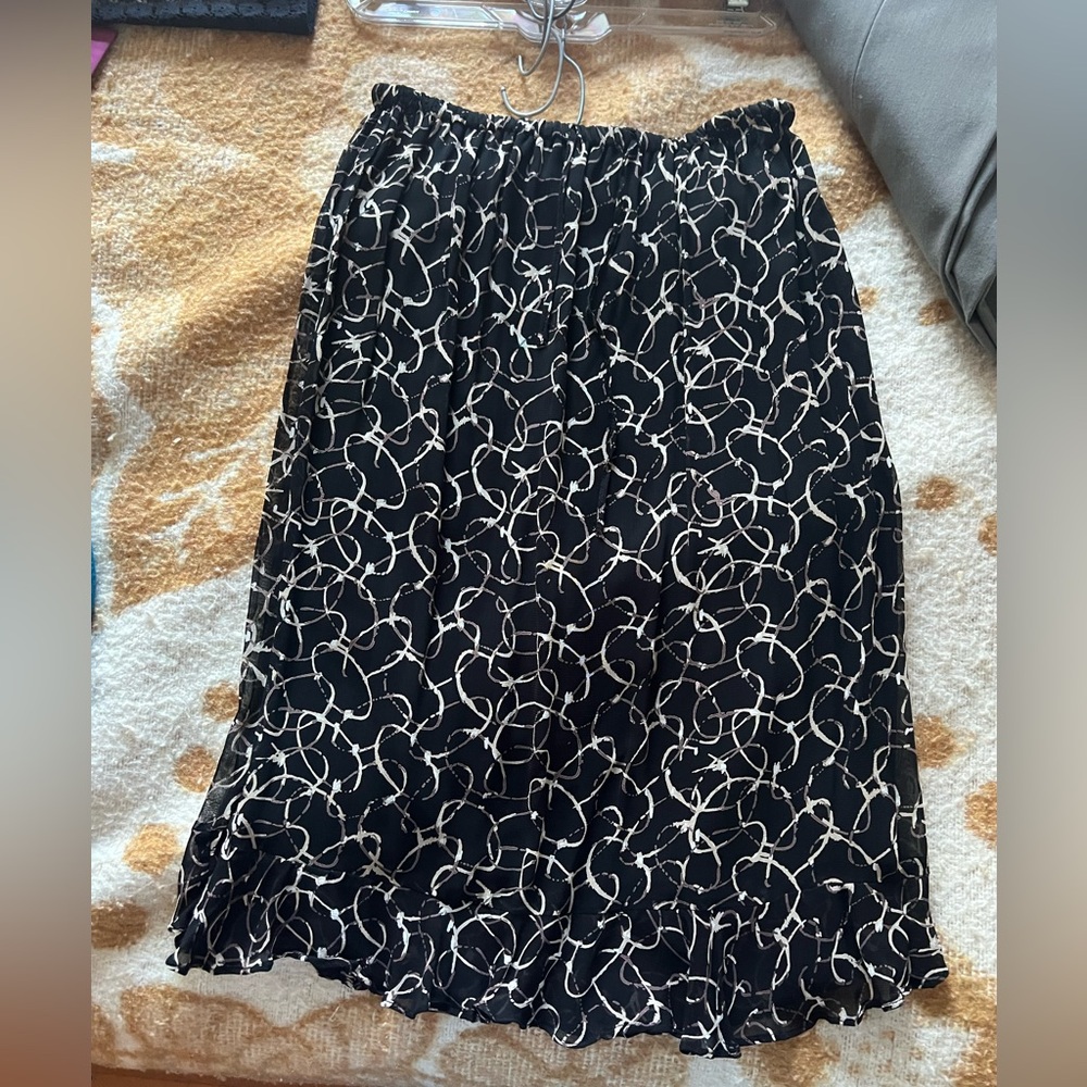 Elegant Black and White Patterned Skirt